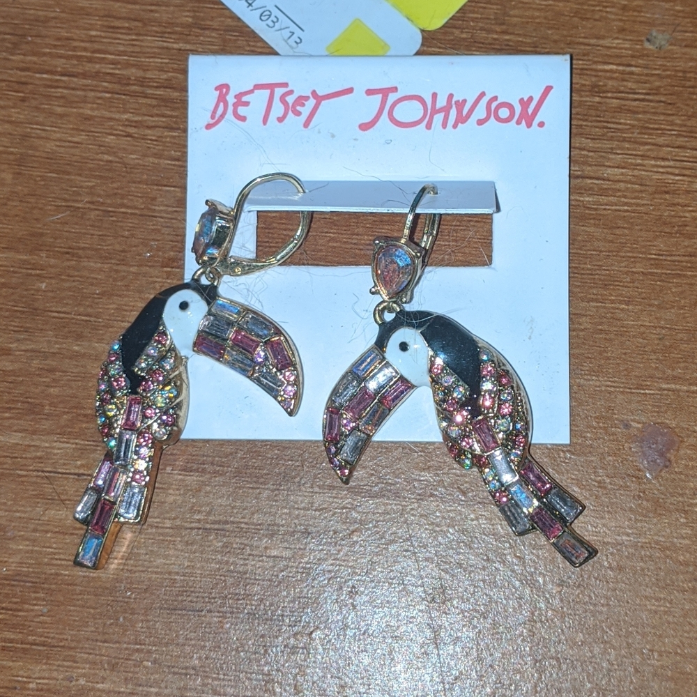 Betsey Johnson Luv Gold Tone Jewel Tropical Island Toucan Drop Dangle Earrings